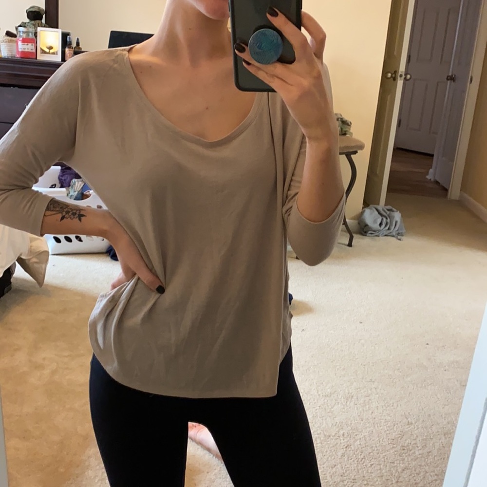 Flowy quarter sleeve